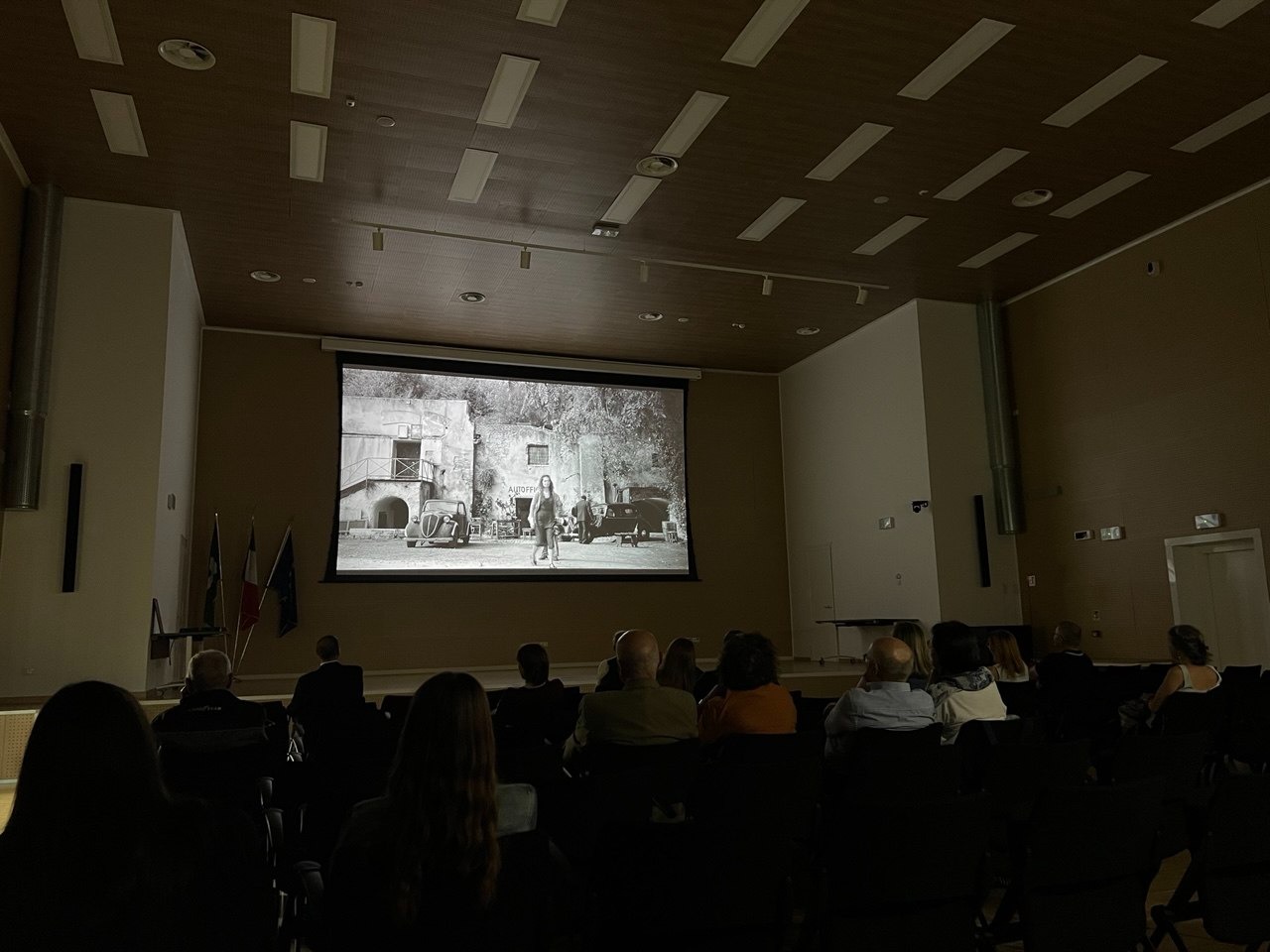 L’auditorium Etty Hillesum di Liscate cambia volto con il nuovo sistema multimediale