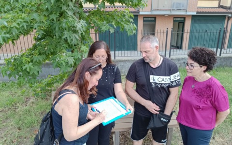 Caro Scuolabus, scatta la raccolta firme delle famiglie. Il sindaco: “Fasce Isee? Se ne parla nel 2027”