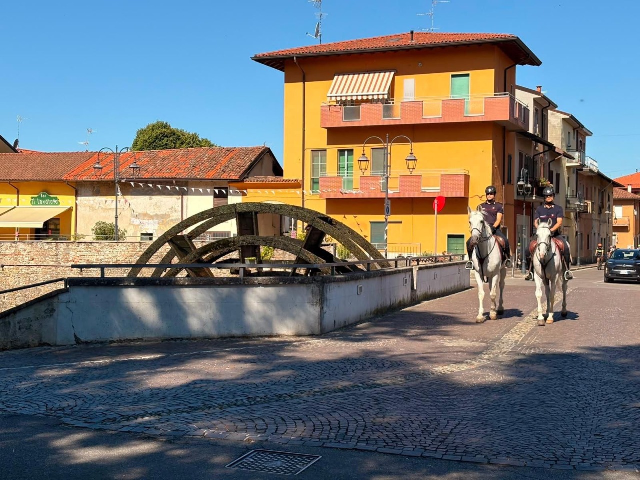 Riprendono i pattugliamenti dei Carabinieri a cavallo lungo il fiume Adda