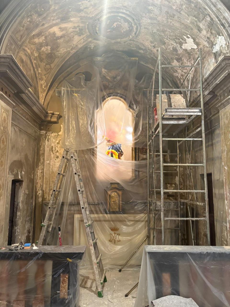 Durante il restauro della chiesa parrocchiale spunta un antico affresco