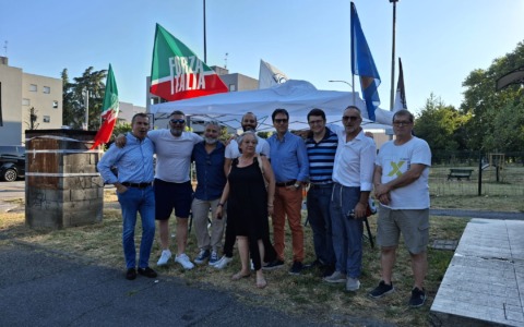 Un aperitivo per mandare un messaggio: il centrodestra c’è ed è unito