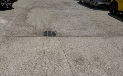 Parcheggio fatto e rifatto, ma Fratelli d’Italia torna ad attaccare: “E’ da rifare ancora”