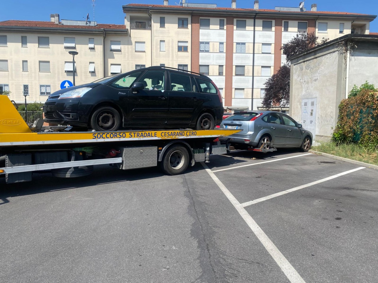 Auto abbandonate da mesi: la Polizia Locale ripulisce strade, piazze e parcheggi