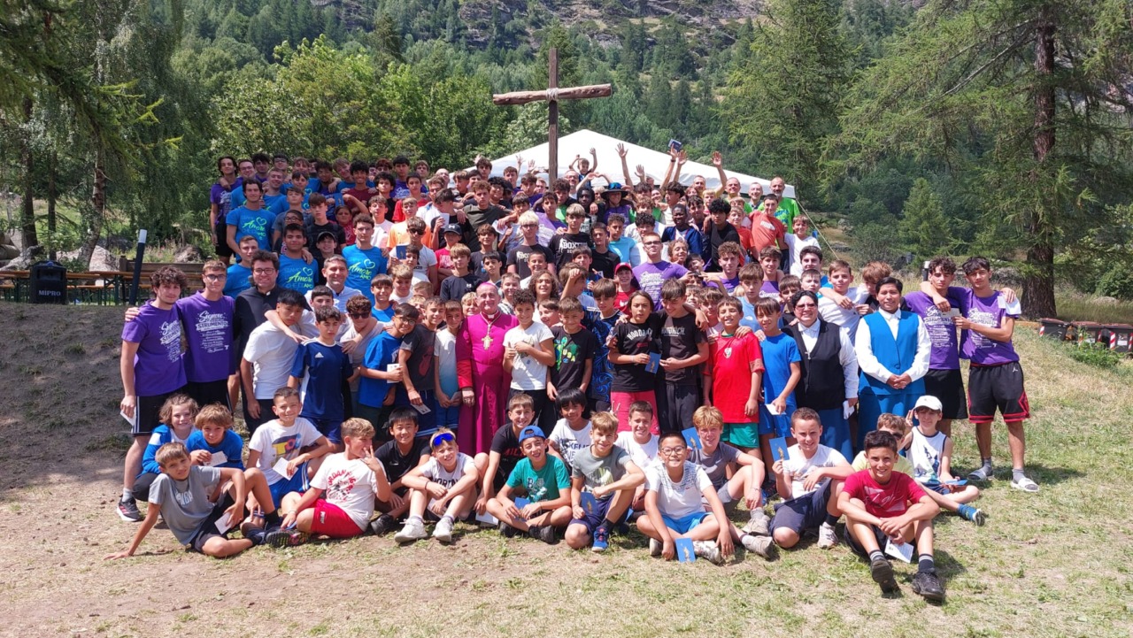L’arcivescovo visita i ragazzi dell’oratorio in vacanza in campeggio in Val d’Aosta