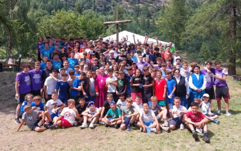 L’arcivescovo visita i ragazzi dell’oratorio in vacanza in campeggio in Val d’Aosta