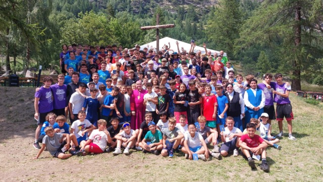 L’arcivescovo visita i ragazzi dell’oratorio in vacanza in campeggio in Val d’Aosta
