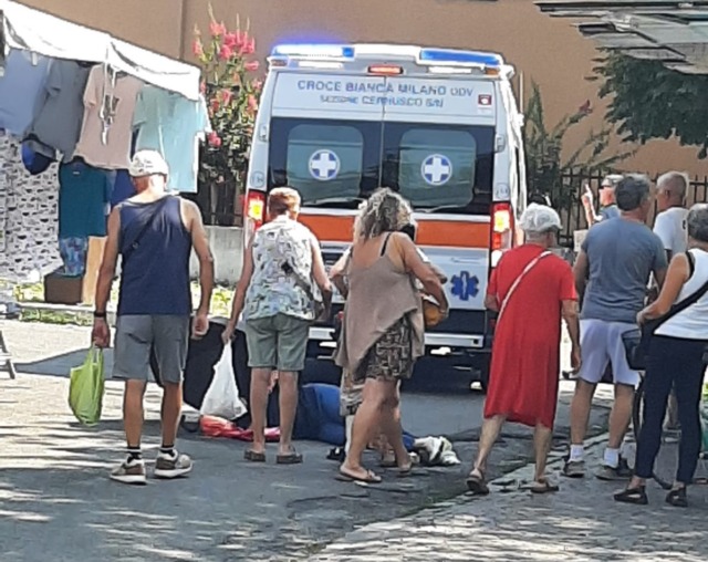 Cliente del mercato cade in una buca nell’asfalto e finisce in ospedale