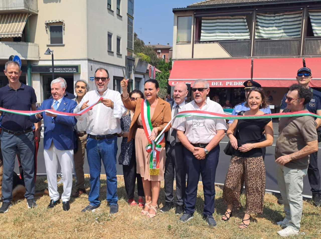 Inaugurata la nuova rotatoria attesa da decenni: “Più sicurezza alla Padana Superiore”