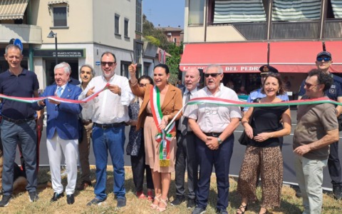 Inaugurata la nuova rotatoria attesa da decenni: “Più sicurezza alla Padana Superiore”
