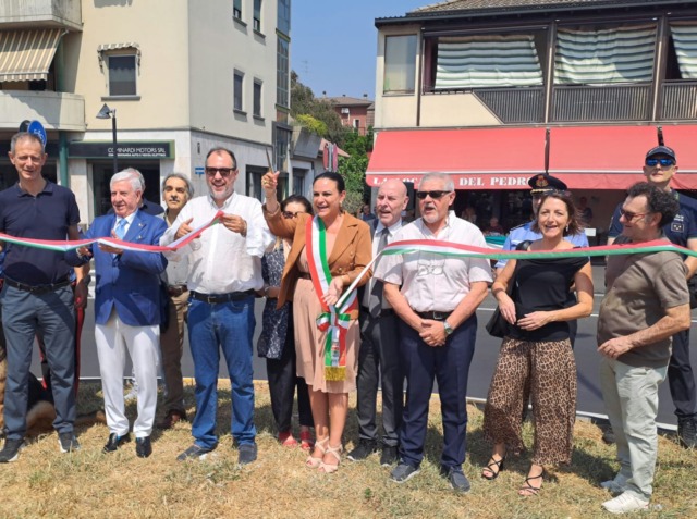 Inaugurata la nuova rotatoria attesa da decenni: “Più sicurezza alla Padana Superiore”