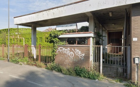 Notti da incubo nella ex Bidieffe: occupanti abusivi esasperano i residenti con musica, schiamazzi e degrado