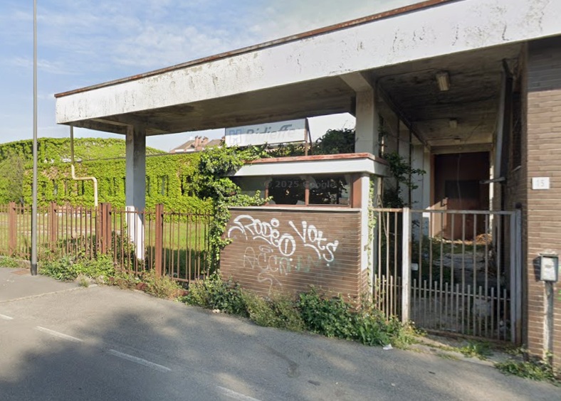 Notti da incubo nella ex Bidieffe: occupanti abusivi esasperano i residenti con musica, schiamazzi e degrado