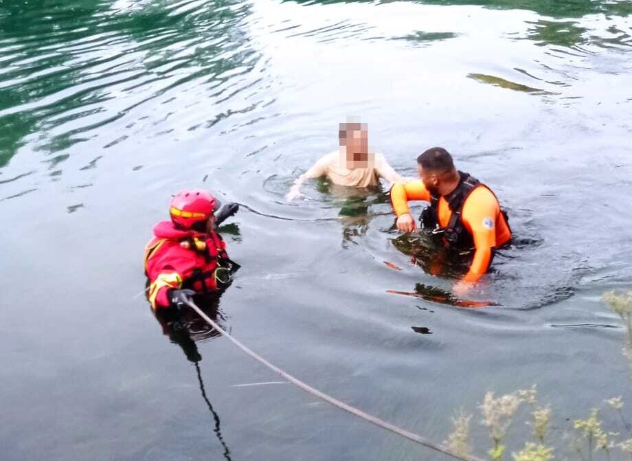 I Vigili del fuoco salvano un 35enne in difficoltà nell’Adda