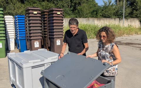 Cem Ambiente lancia i nuovi cassonetti compatti per l’esposizione dell’Ecuosacco