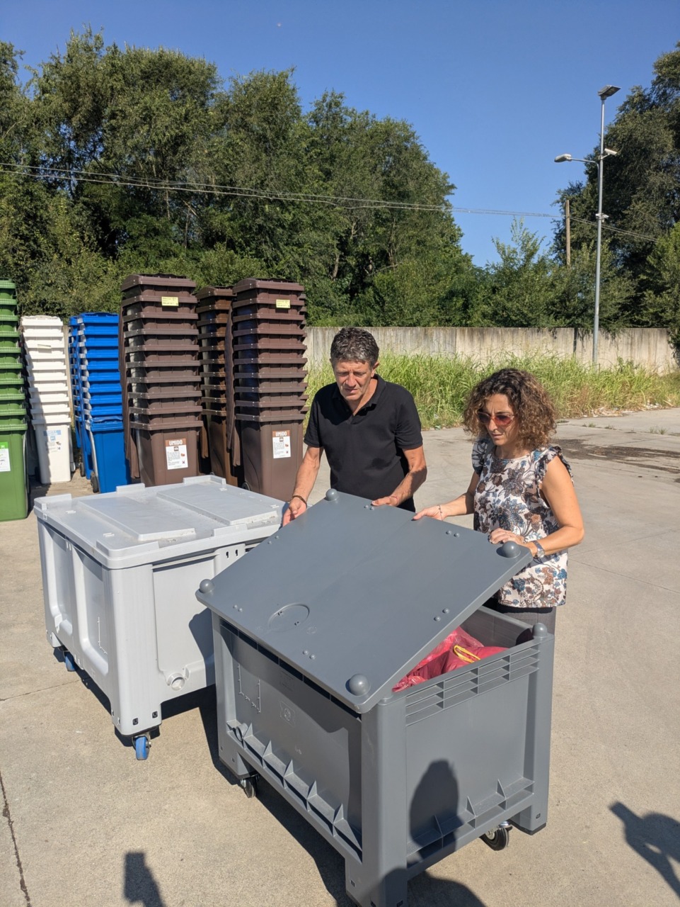 Cem Ambiente lancia i nuovi cassonetti compatti per l’esposizione dell’Ecuosacco