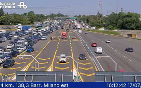 Incidente  tra auto in autostrada: coda tra la Barriera Milano Est e Cormano
