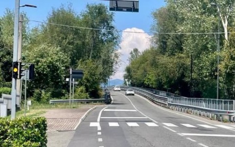 Semaforo pedonale in via Marconi, più sicurezza per i pedoni