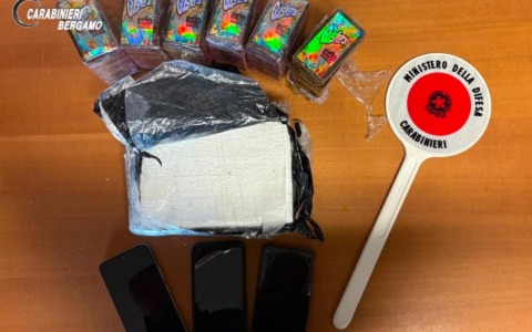 Blitz dei Carabinieri sulla Provinciale: due cittadini fermati con 1,17 kg di cocaina e 3 kg di hashish