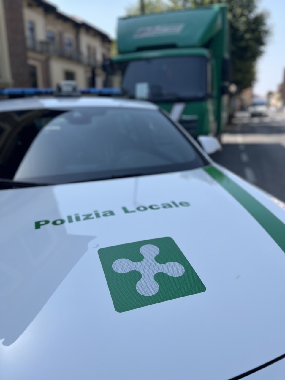 Sicurezza stradale, venti patenti ritirate per l’uso dello smartphone alla guida