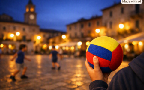 Stop a baccano e degrado: in piazza si gioca con il pallone di spugna e dopo le 22 stretta sull’alcol da asporto