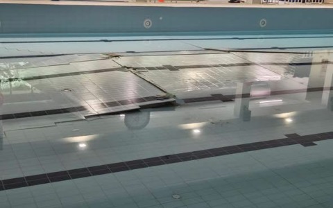 Il fondo si solleva all’improvviso: chiusa la piscina appena riqualificata