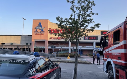 Allarme bomba anche all’Acquario di Vignate, evacuato il centro commerciale