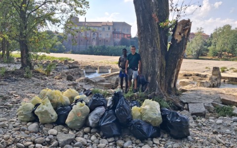 Campione di ecologia: Mirko Alessandrini raccoglie 32 sacchi di rifiuti in tre ore
