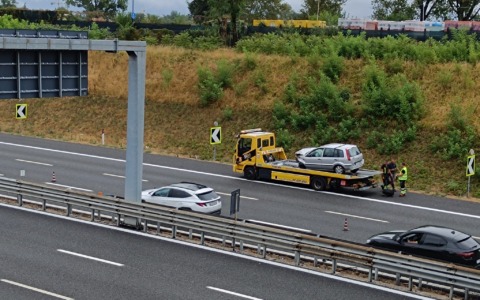 Ribaltamento in Tangenziale Est: intervengono Vigili del fuoco e soccorritori
