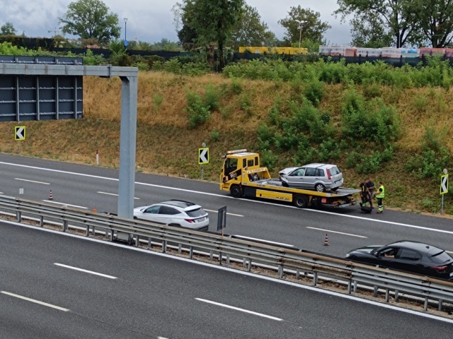 Ribaltamento in Tangenziale Est: intervengono Vigili del fuoco e soccorritori