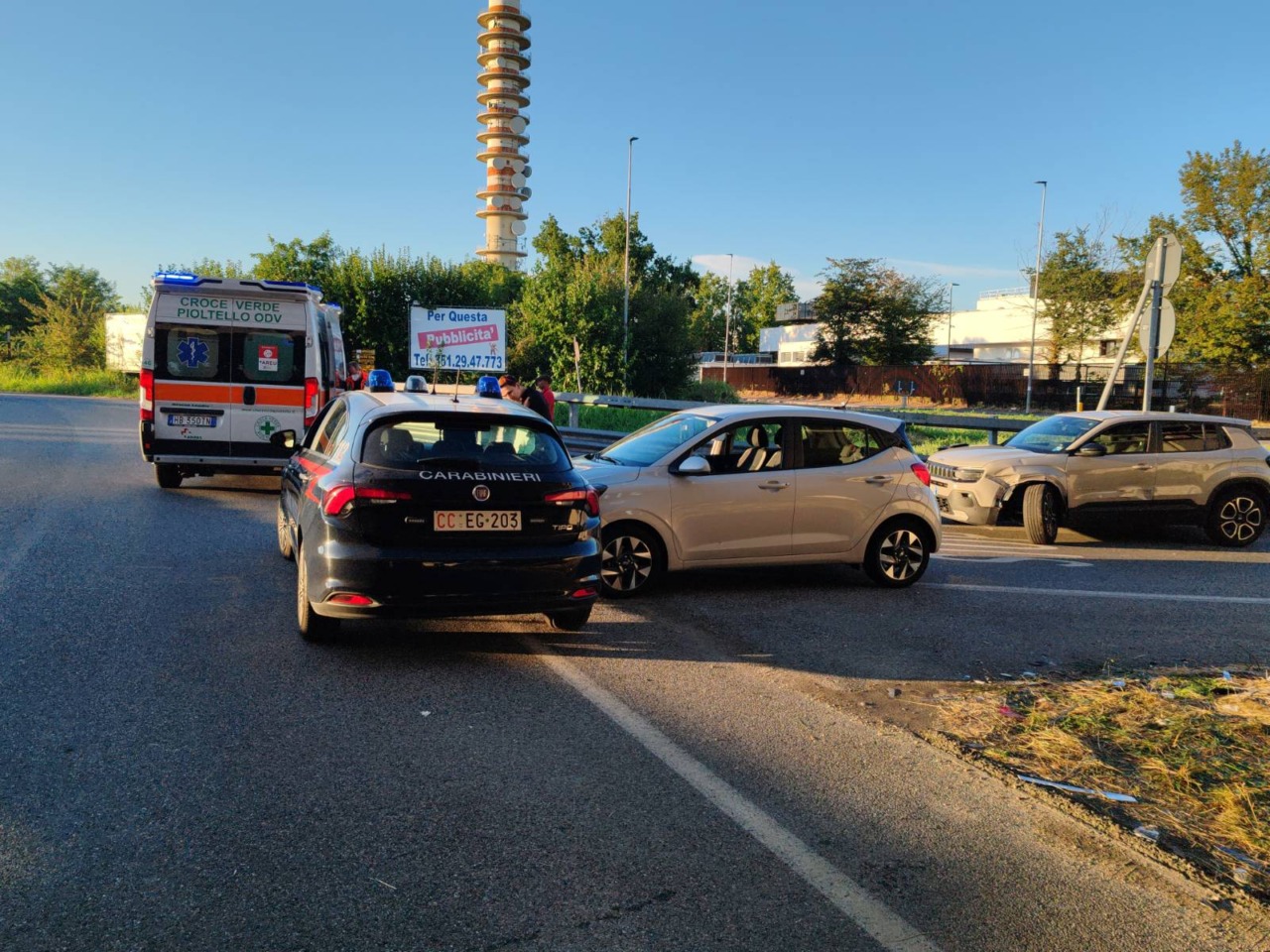 In fuga dalla bergamasca provano a forzare il posto di blocco: feriti due Carabinieri
