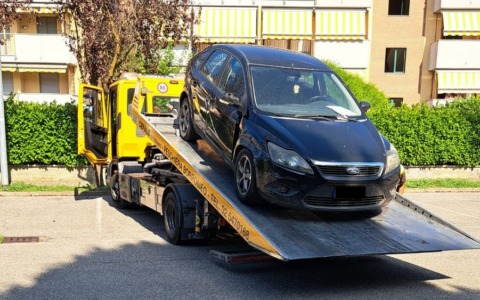 Strade pulite: la Polizia Locale rimuove altri veicoli dagli spazi pubblici