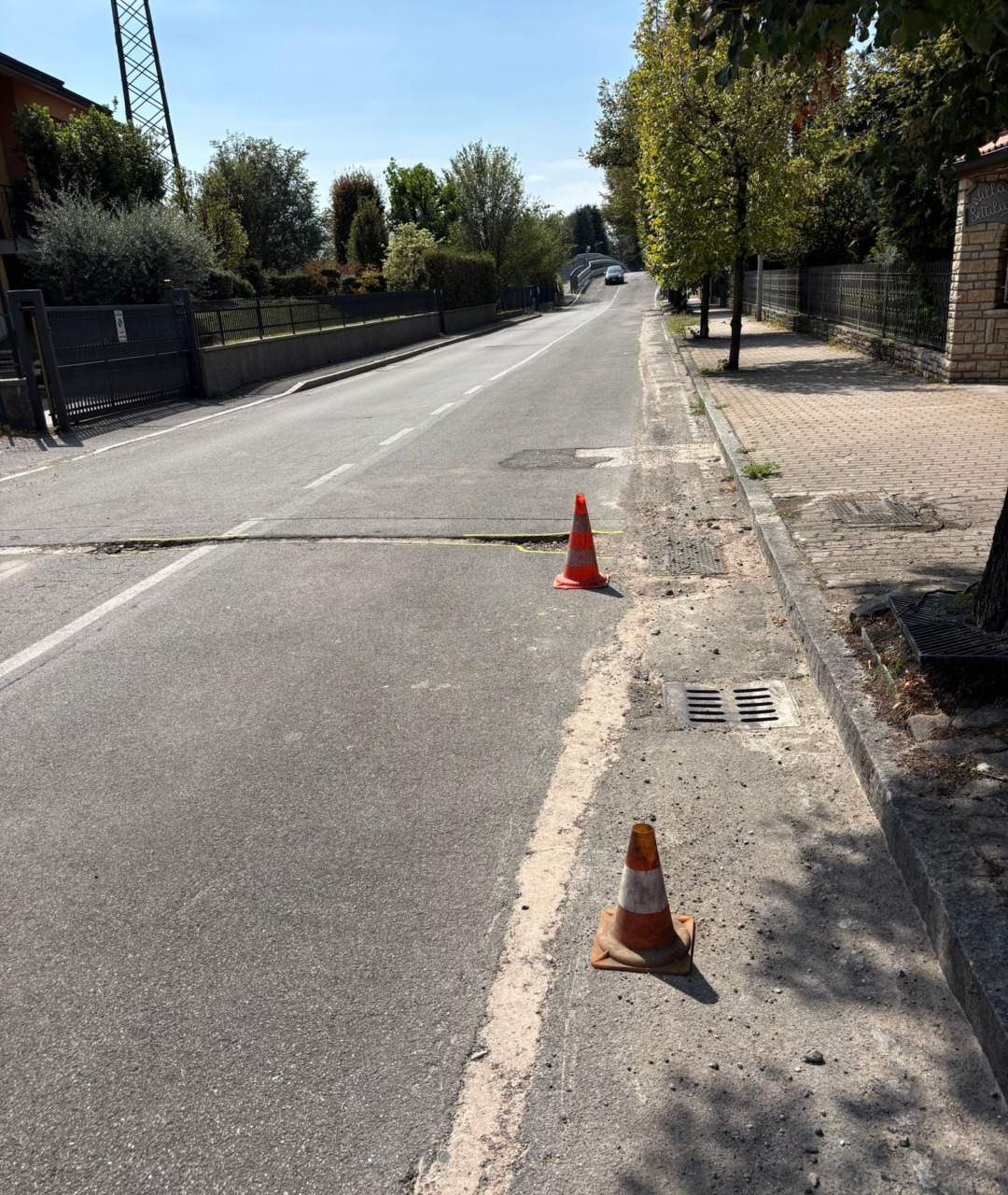 Fibra ottica, riprendono i lavori: possibili disagi in otto strade (magari asfaltate da poco)