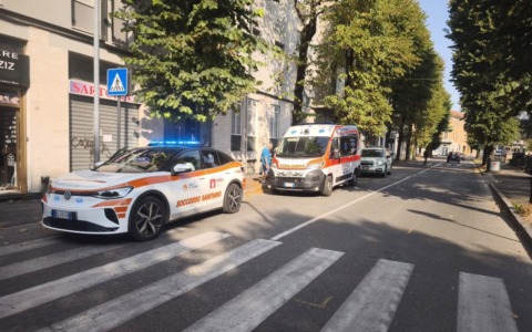 Anziana investita da un’auto: intervengono ambulanza e automedica