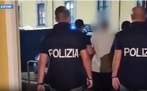 Aveva rapinato una donna di 82 anni fratturandole costole e vertebre: arrestato dopo un mese di indagini