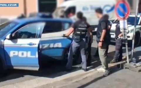 Oltre 470 poliziotti nei campi nomadi di Milano: 1.500 persone controllate