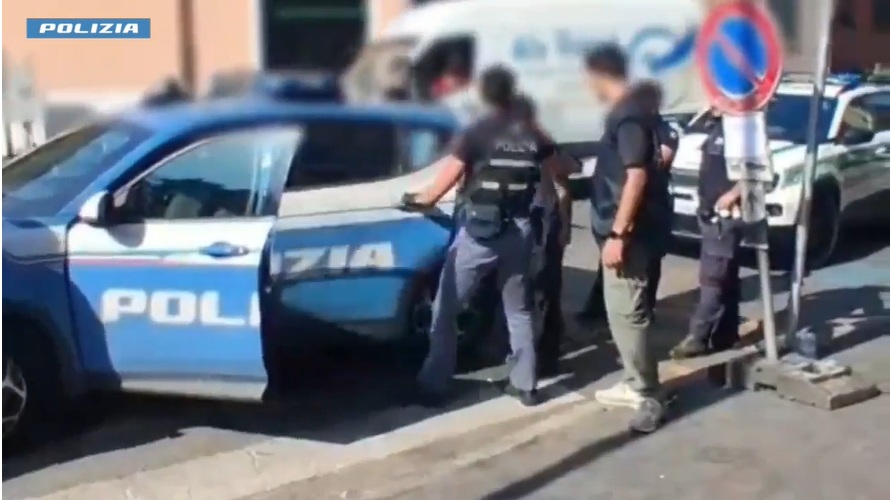 Oltre 470 poliziotti nei campi nomadi di Milano: 1.500 persone controllate