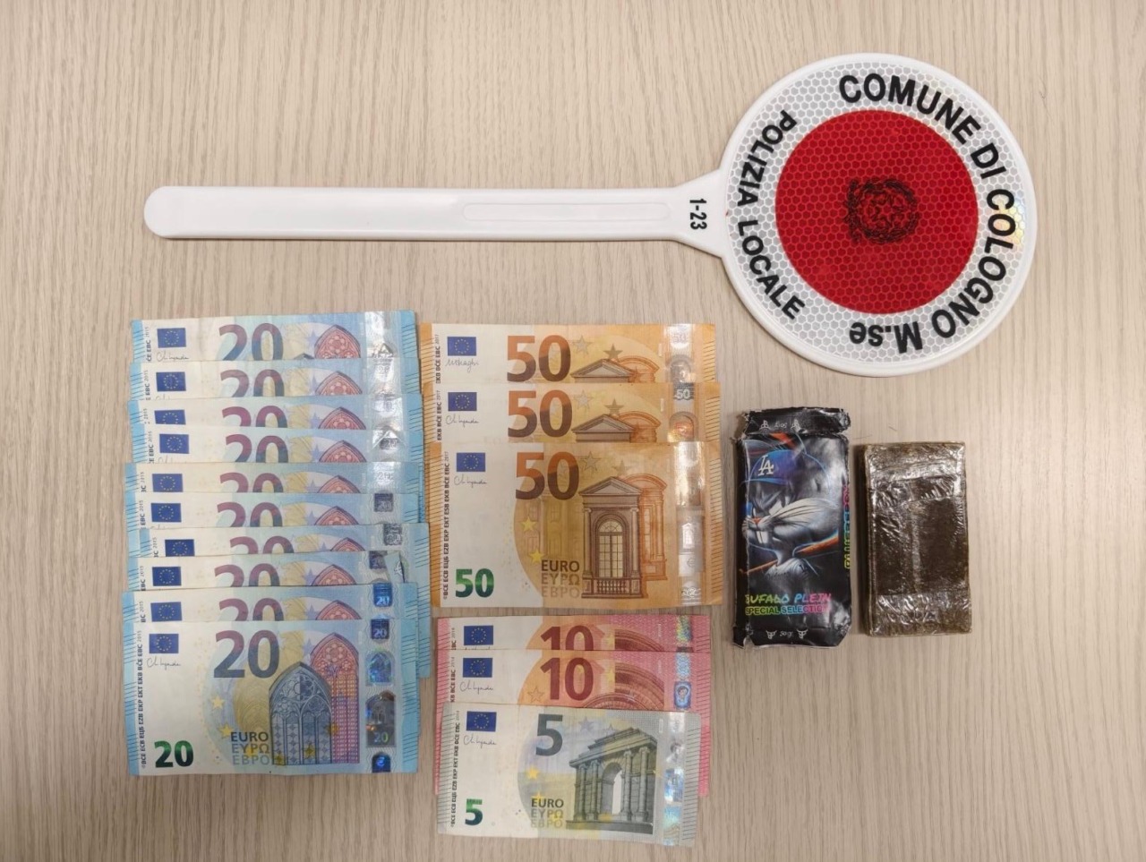 Spacciatore inseguito a piedi per 400 metri: nei guai un 20enne