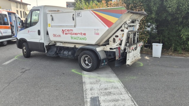 Ciclista 82enne investito da un furgone per la raccolta dei rifiuti