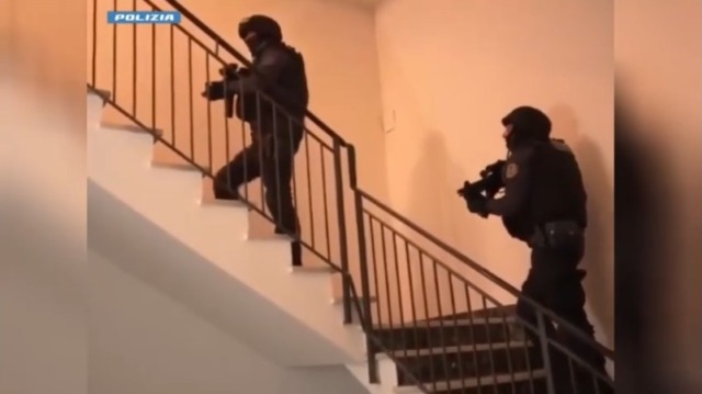 Armi da guerra ed esplosivi: membro di un’organizzazione criminale turca estradato dai Paesi Bassi