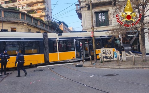 Tram deragliato a Milano: “Nessuna negligenza, svenimento dopo dentista, digiuno e trauma al piede”