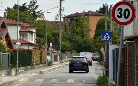Addio dossi: al loro posto un semaforo con rilevatore di velocità