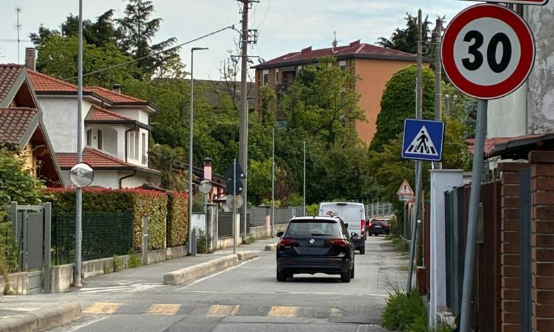 Addio dossi: al loro posto un semaforo con rilevatore di velocità