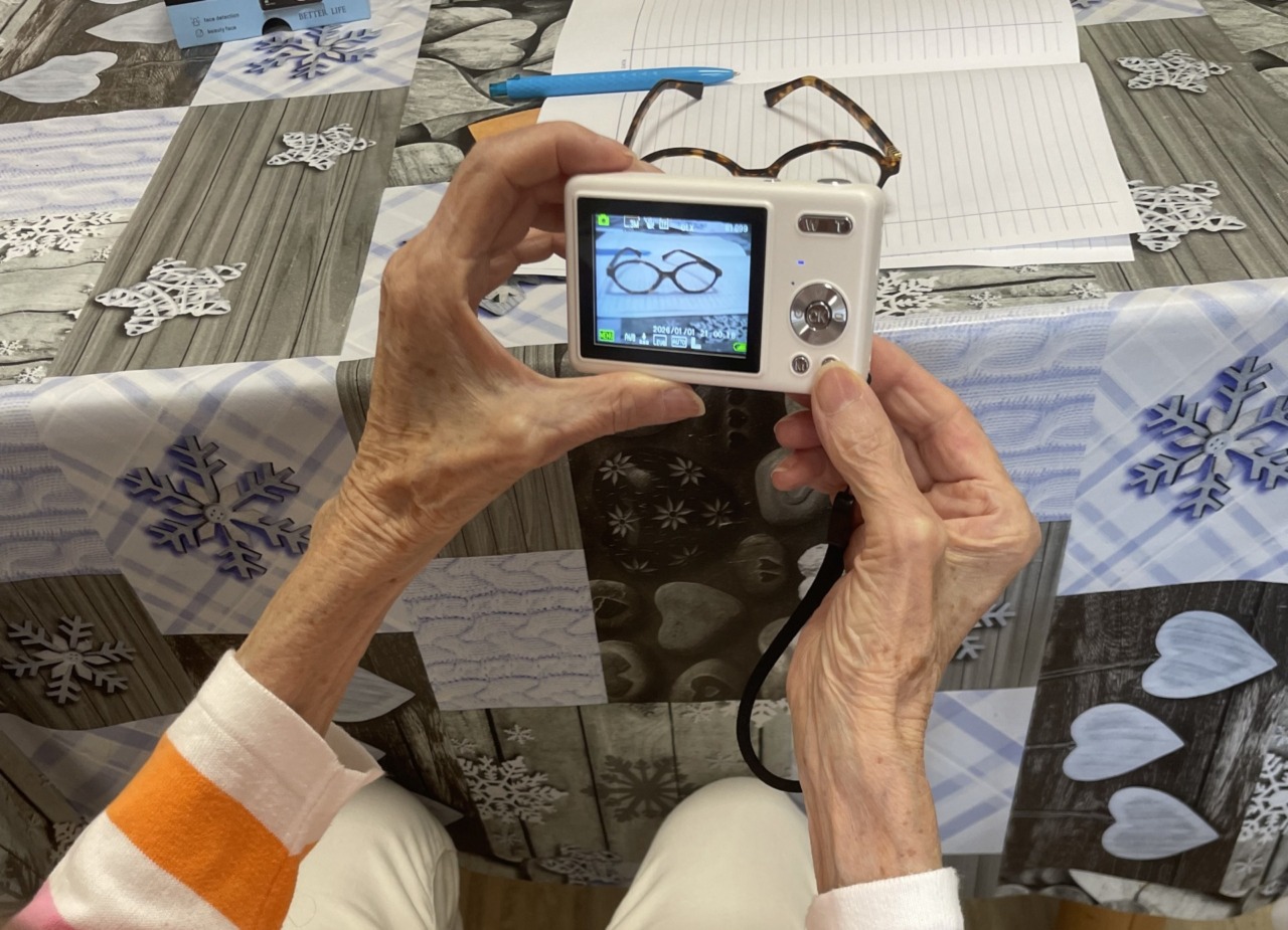 Affrontare l’Alzheimer con lo sguardo di chi scatta una fotografia digitale