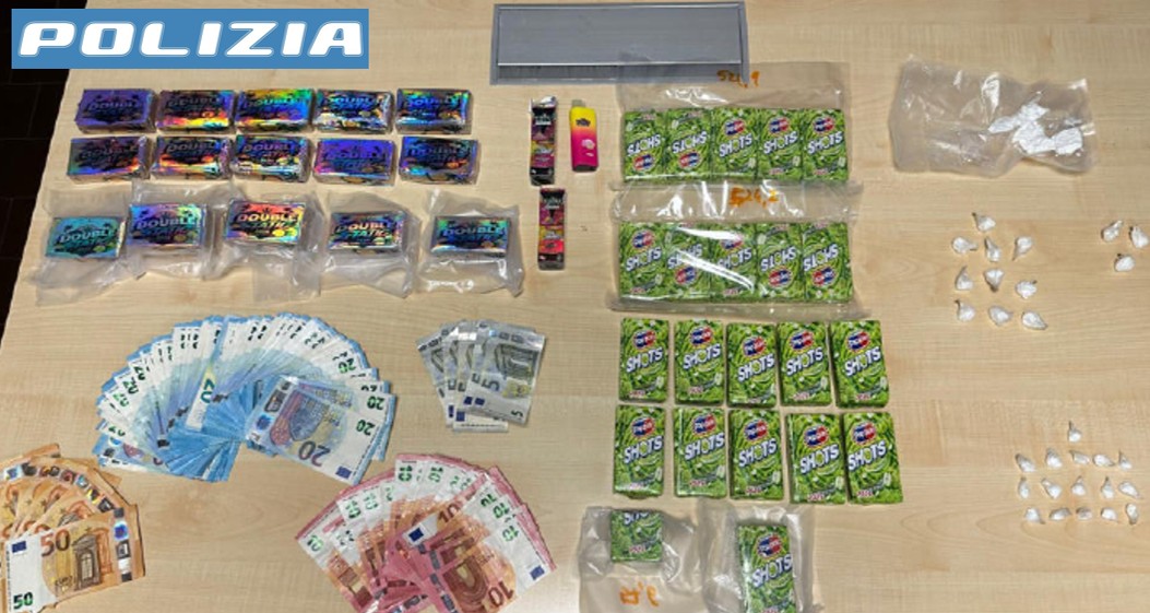 Trovato con cocaina e contanti, arrestato un pusher