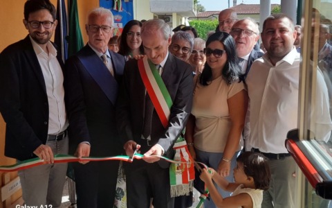 Comunità e istituzioni insieme al taglio del nastro del nido farese