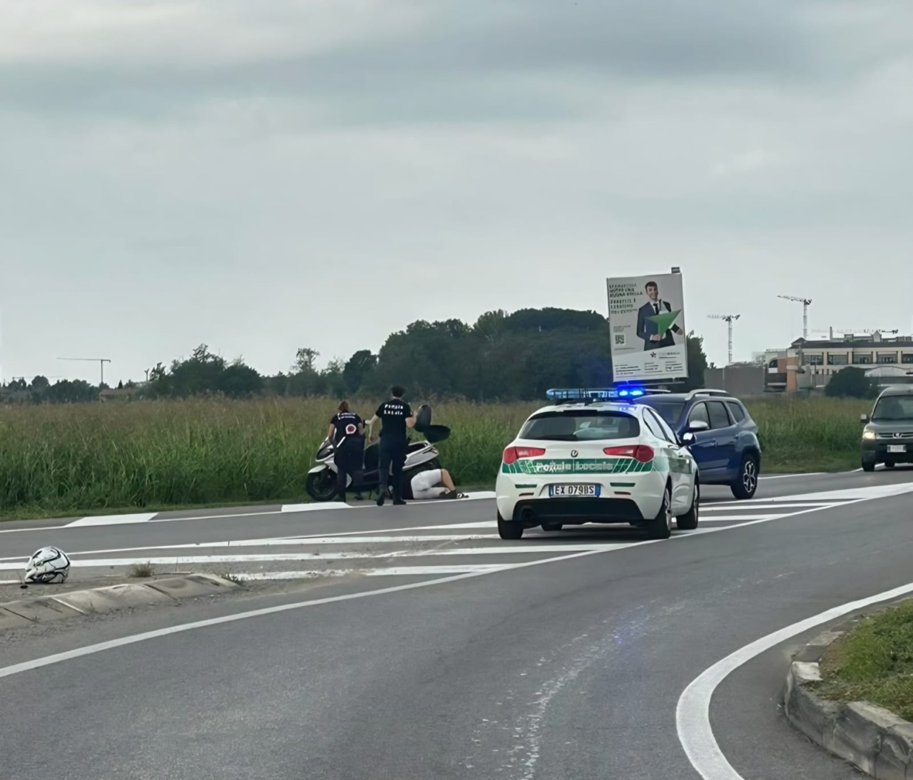 In sella a uno scooter rubato non si ferma all’alt della Polizia Locale. Inseguito e preso