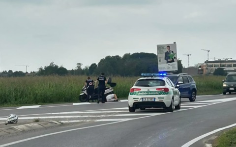 In sella a uno scooter rubato non si ferma all’alt della Polizia Locale. Inseguito e preso