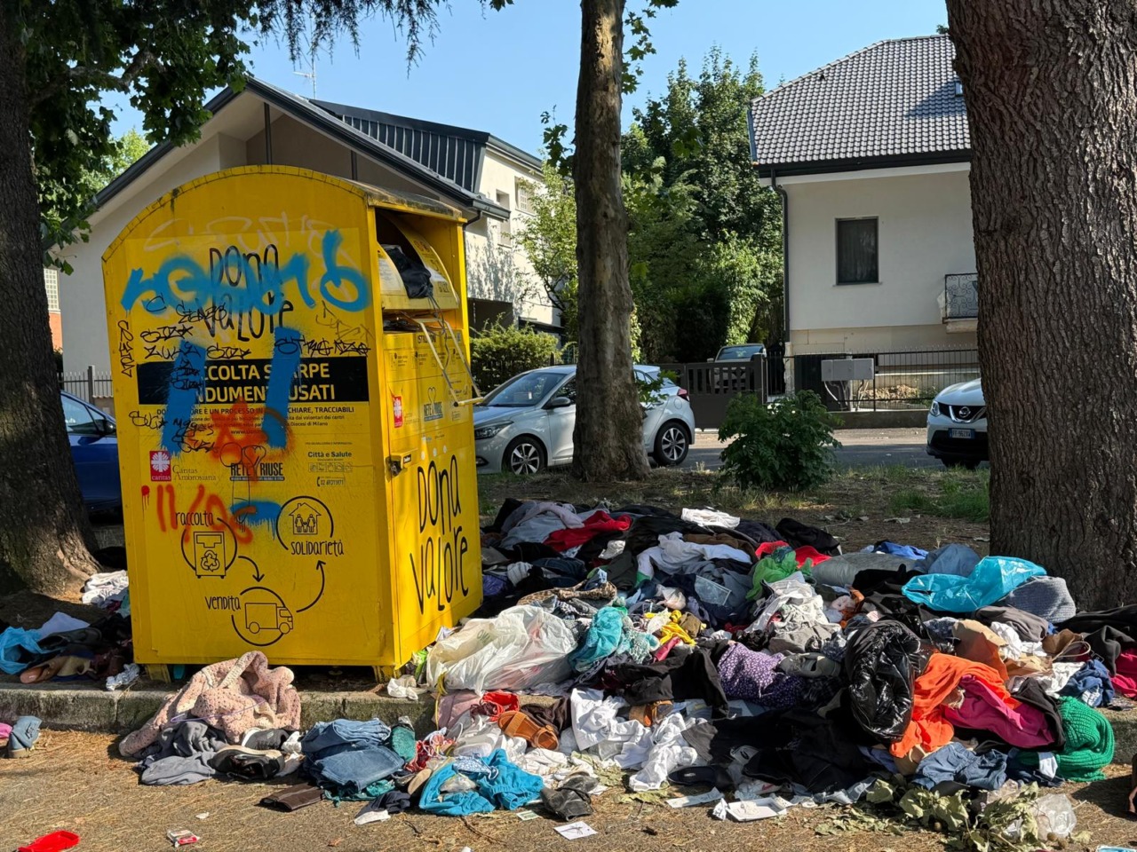 Contro il degrado spostati e rimossi i cassonetti gialli