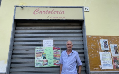 Dopo 75 anni si abbassa la serranda dell’ultima edicola del paese: ha chiuso la storica bottega Micci