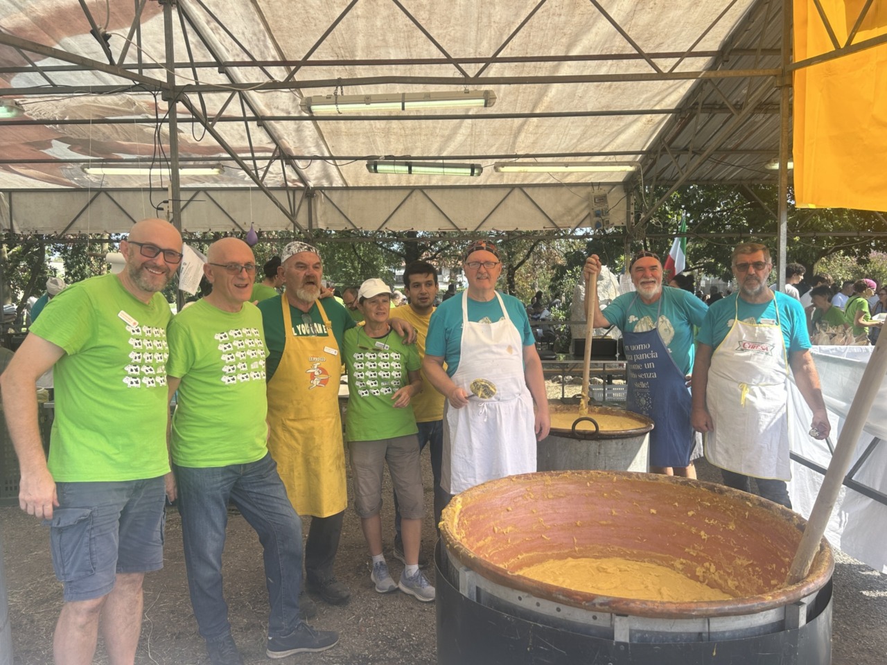 Gorgonzola da record: oltre 100mila visitatori invadono il centro per il gran finale della Sagra Dop